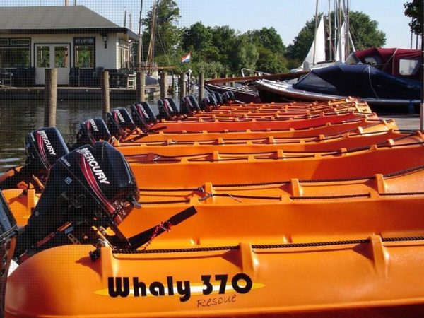 whaly-boot-370-verhuur-oranje